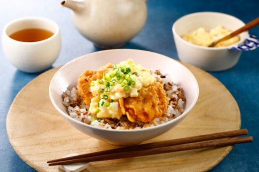 十六穀ごはんのチキン南蛮丼