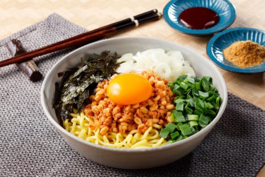 ピリ辛もち麦肉味噌の混ぜ麺