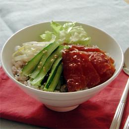 十六穀ごはんでマグロのビビンバ丼