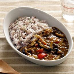 きのことトマトのカレーと雑穀ごはんのバターライス レシピ はくばく きのことトマトのカレーと雑穀ごはんのバターライス レシピ はくばく
