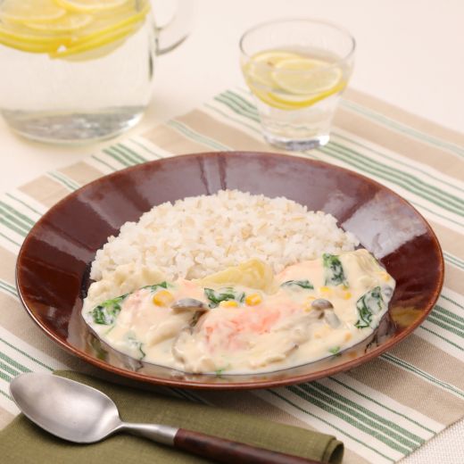 もち麦ごはんと一緒に♪ほうれん草と鮭のシチュー