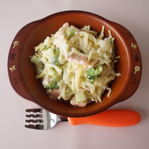 離乳食 サーモンとブロッコリーのクリームパスタ レシピ はくばく