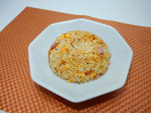 穀物のチカラ！でパラパラなおいしい炒飯（大麦粉を炒めるときに投入編）