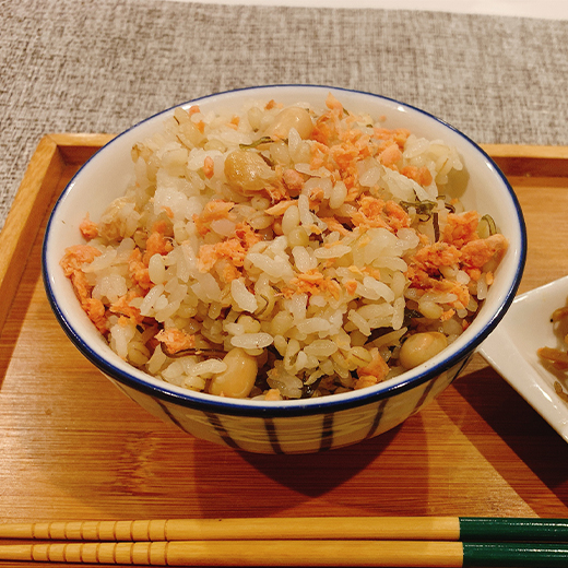 切干大根と昆布と大豆の炊き込みごはん