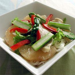 蒸し鶏とグレープフルーツのサラダ麺