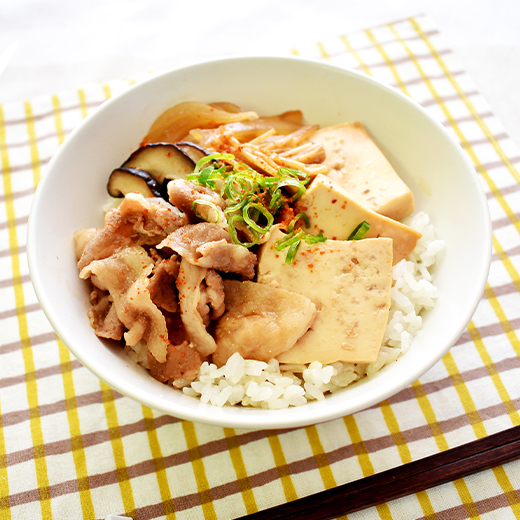 野菜もきのこもおいしい肉豆腐丼