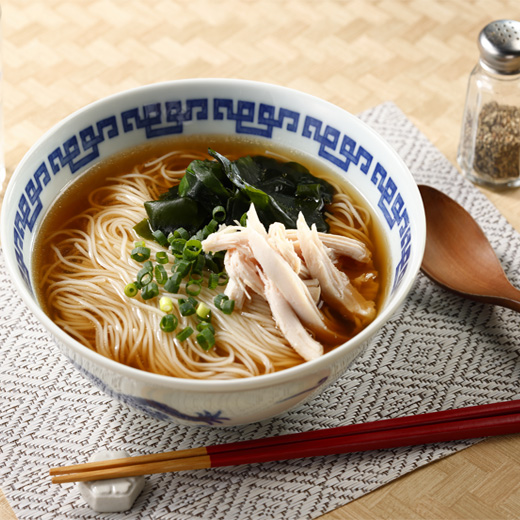 サラダチキンとわかめのにゅうめんラーメン風