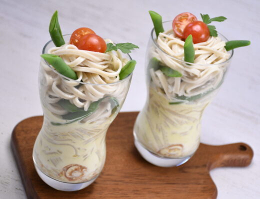 もち麦パスタのいんげんとミニトマトのココナッツクリームソース©カフェズ・キッチン
