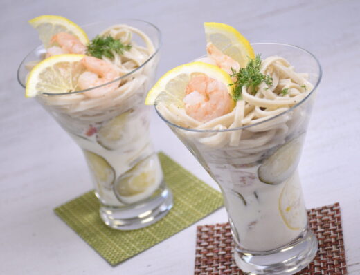 もち麦パスタの海老とズッキーニのレモンクリームソース©カフェズ・キッチン