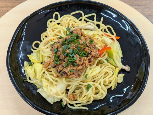 塩やきそばの「五穀坦々味噌」のせ