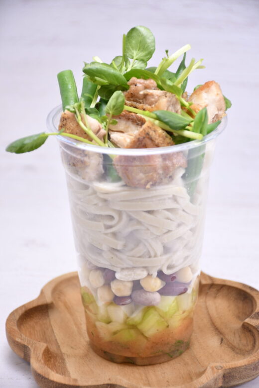 チキンとビーンズのもち麦パスタサラダ©カフェズ・キッチン