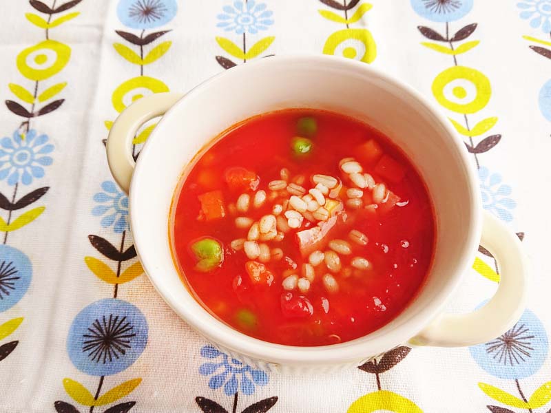 炊飯器で炊いたもち麦で 赤が映えるありものミネストローネ おいしい大麦レシピ おいしい大麦研究所